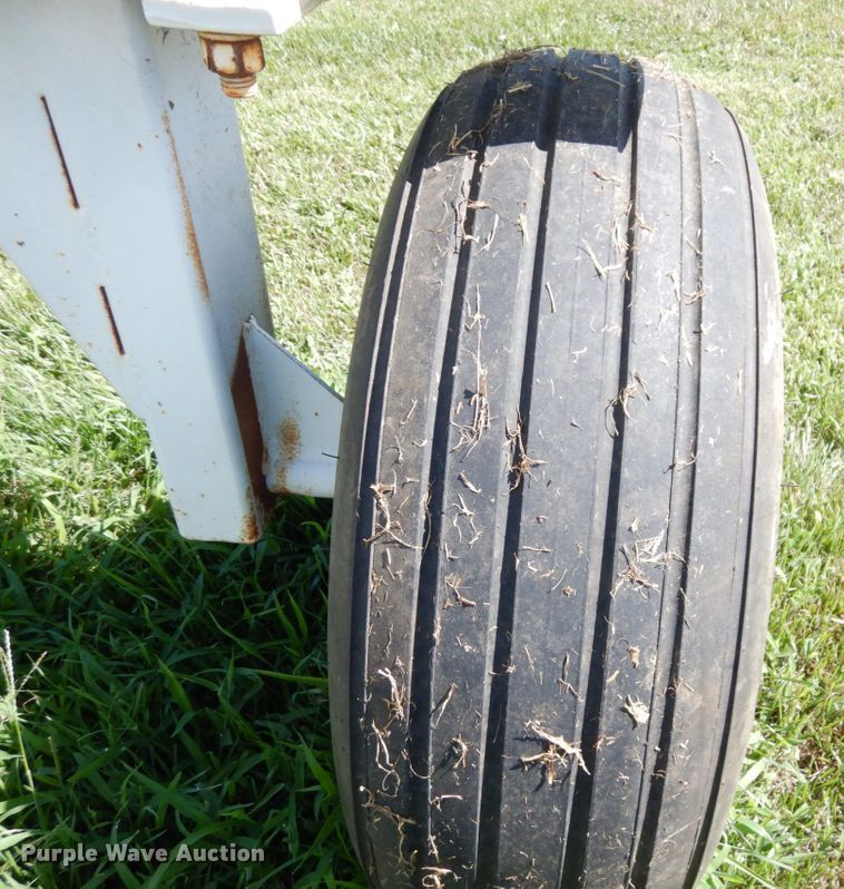 image for item DS1309 (2) NH3 tank running gear