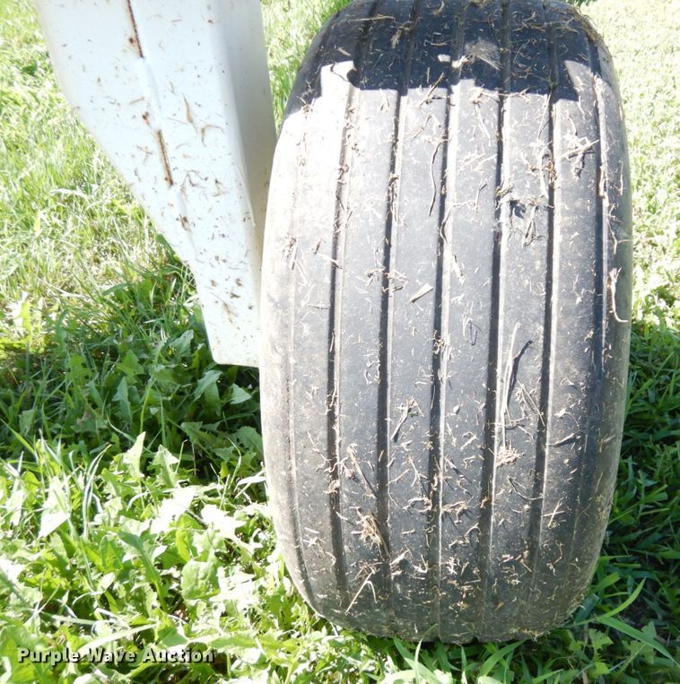 image for item DS1309 (2) NH3 tank running gear