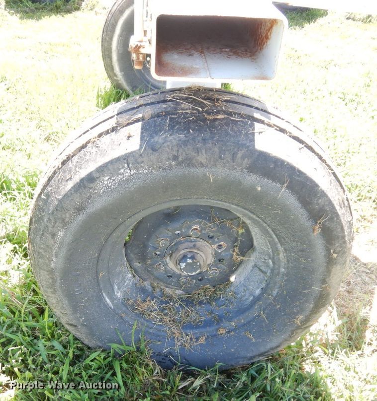 image for item DS1309 (2) NH3 tank running gear