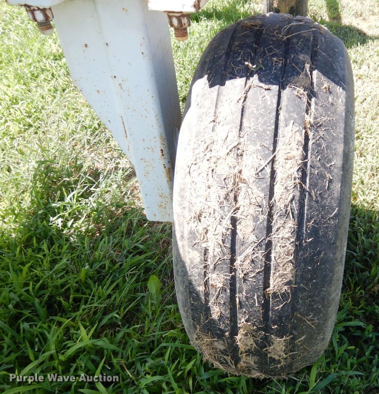 image for item DS1309 (2) NH3 tank running gear