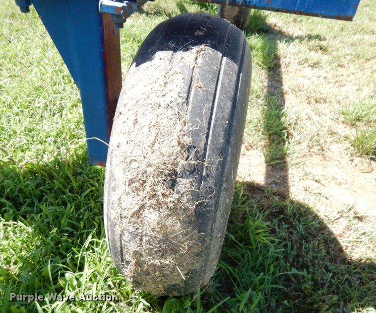 image for item DS1309 (2) NH3 tank running gear