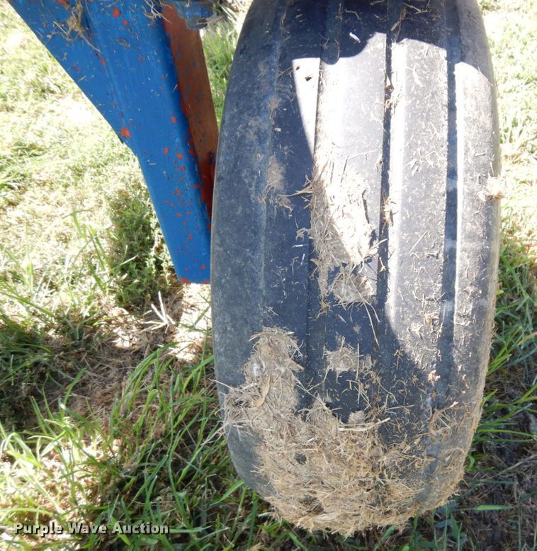 image for item DS1309 (2) NH3 tank running gear