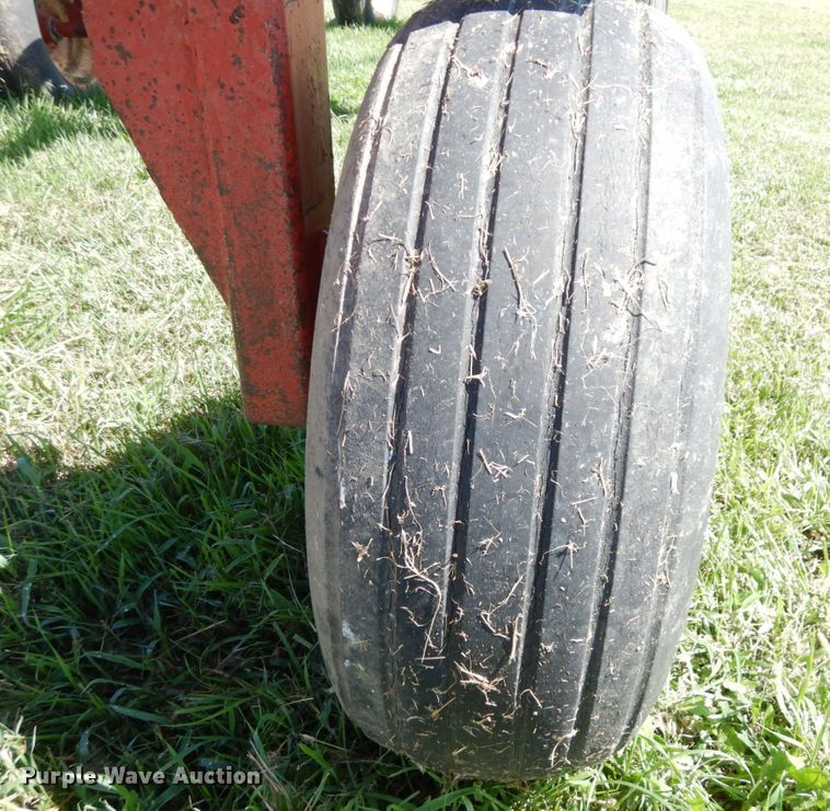 image for item DS1310 (2) NH3 tank running gear