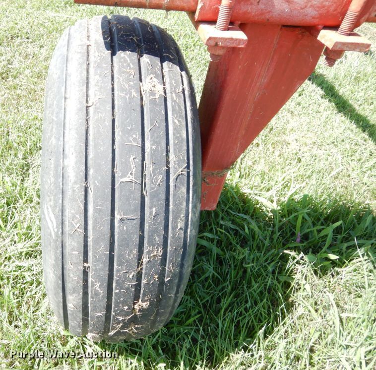 image for item DS1310 (2) NH3 tank running gear