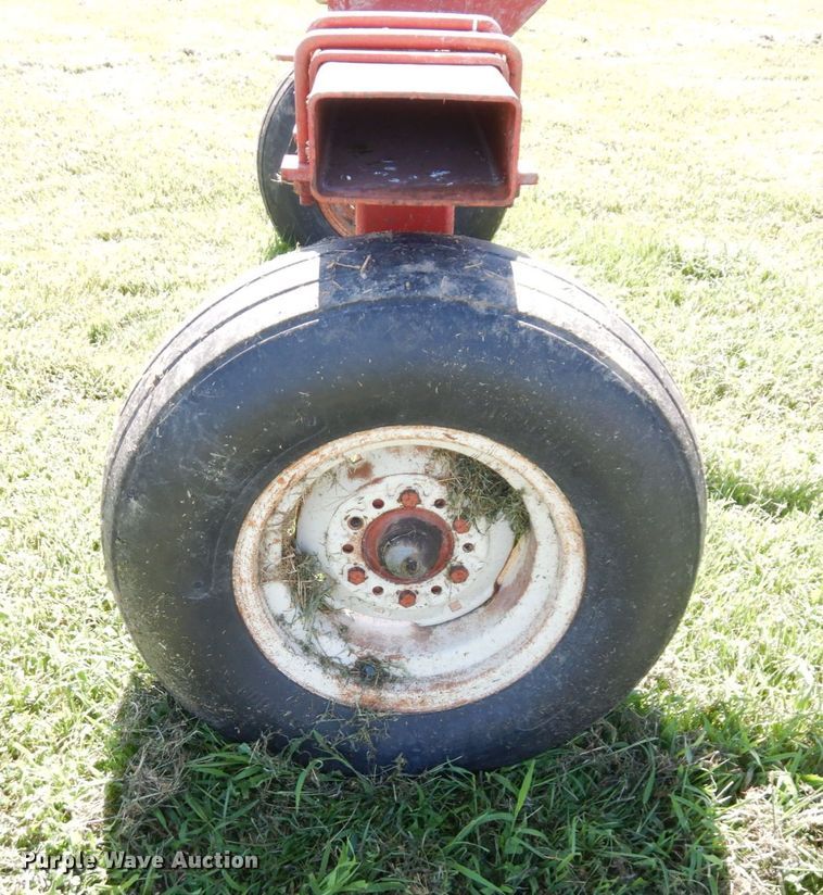 image for item DS1310 (2) NH3 tank running gear