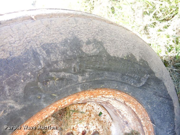 image for item DS1310 (2) NH3 tank running gear