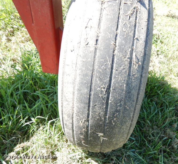 image for item DS1310 (2) NH3 tank running gear