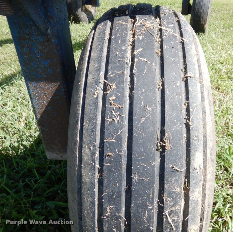 image for item DS1311 (2) NH3 tank running gear