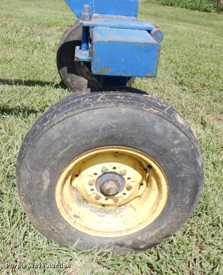 image for item DS1311 (2) NH3 tank running gear