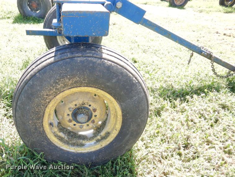 image for item DS1311 (2) NH3 tank running gear