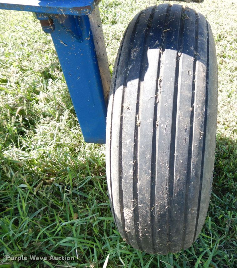 image for item DS1311 (2) NH3 tank running gear