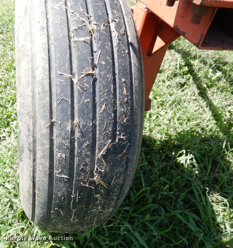 image for item DS1311 (2) NH3 tank running gear