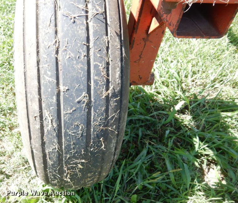 image for item DS1311 (2) NH3 tank running gear