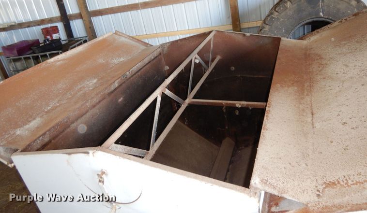 image for item DS1314 My-D Han-D  cake feeder