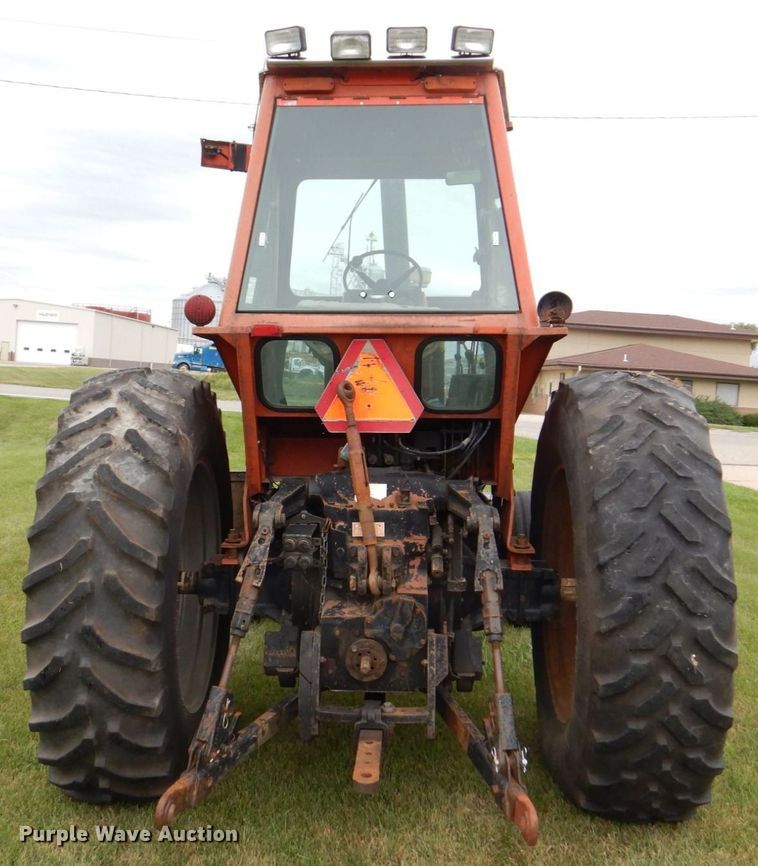 image for item DS8177 1978 Allis-Chalmers 7020  tractor