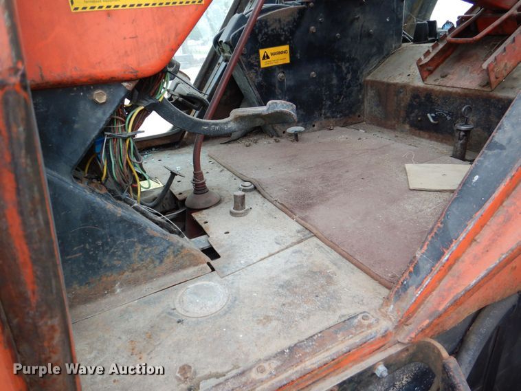 image for item DS8177 1978 Allis-Chalmers 7020  tractor