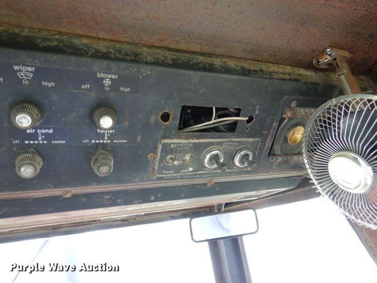 image for item DS8177 1978 Allis-Chalmers 7020  tractor