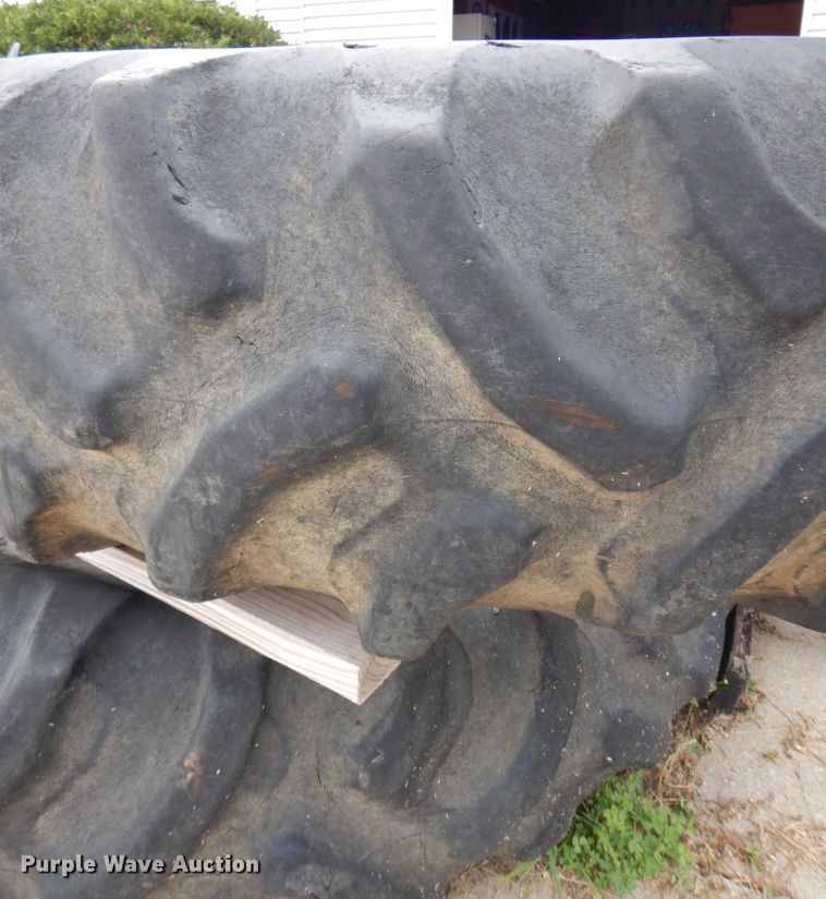 image for item DS8177 1978 Allis-Chalmers 7020  tractor