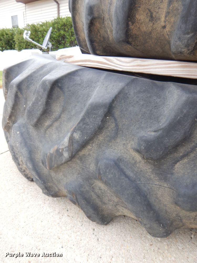 image for item DS8177 1978 Allis-Chalmers 7020  tractor