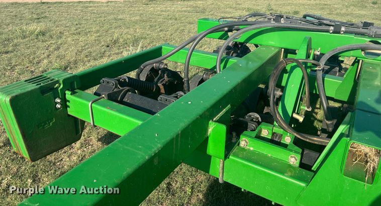 image for item DS8478 2004 John Deere 1890 CCS  air seeder