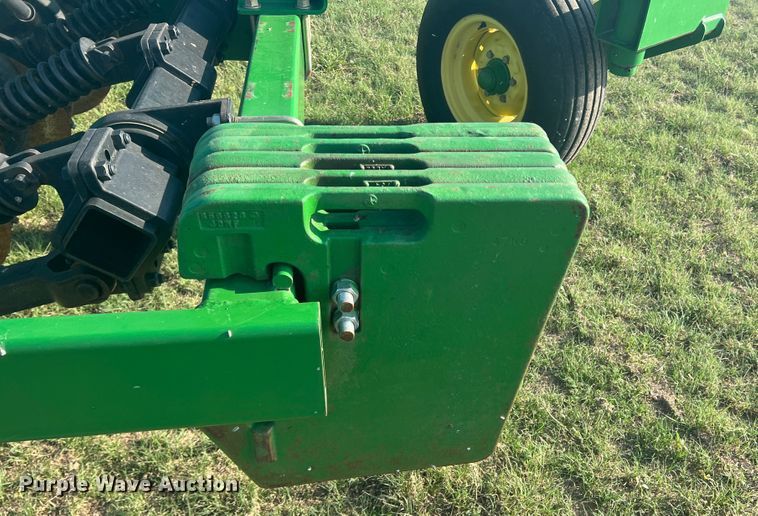 image for item DS8478 2004 John Deere 1890 CCS  air seeder