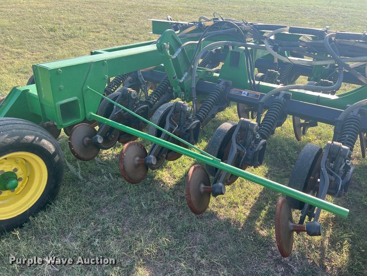 image for item DS8478 2004 John Deere 1890 CCS  air seeder