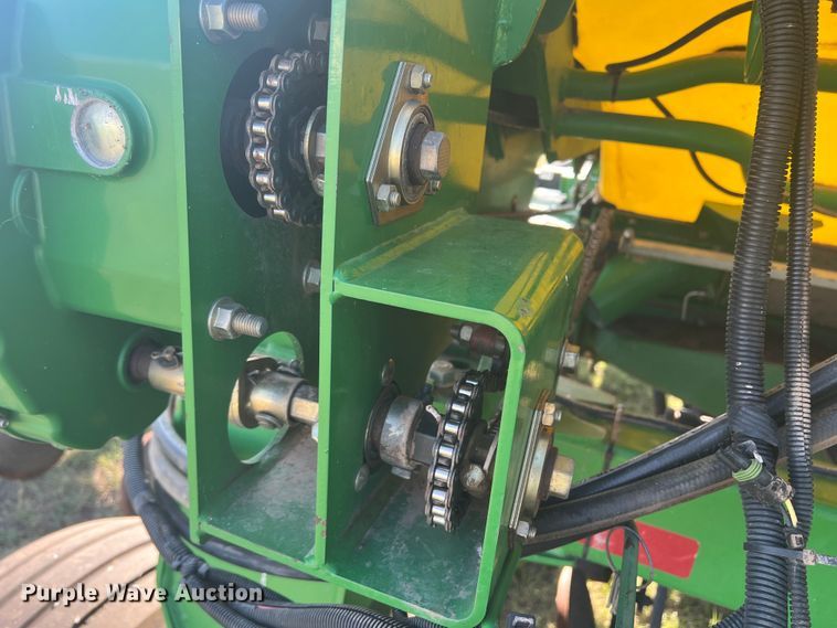 image for item DS8478 2004 John Deere 1890 CCS  air seeder