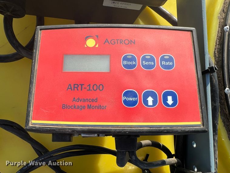 image for item DS8478 2004 John Deere 1890 CCS  air seeder