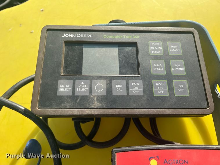 image for item DS8478 2004 John Deere 1890 CCS  air seeder