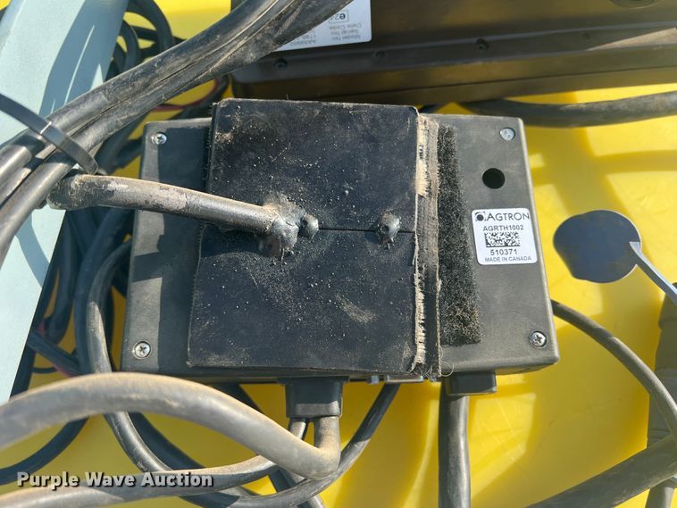 image for item DS8478 2004 John Deere 1890 CCS  air seeder