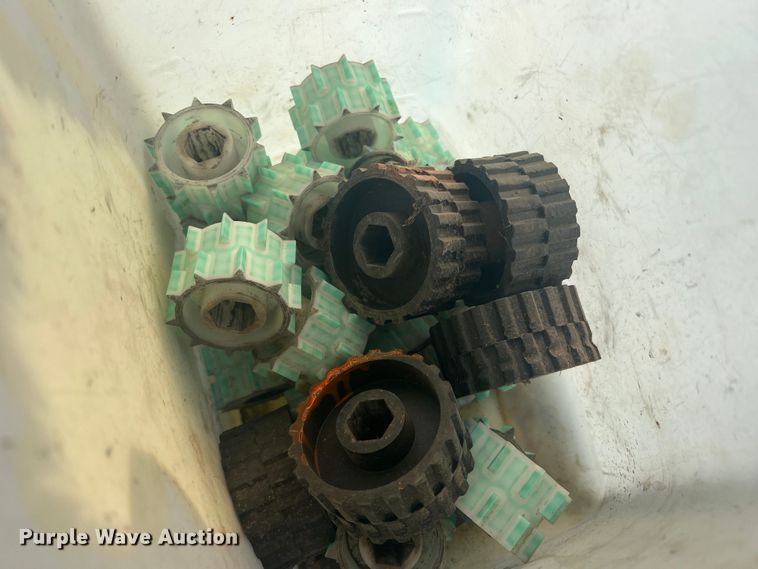 image for item DS8478 2004 John Deere 1890 CCS  air seeder