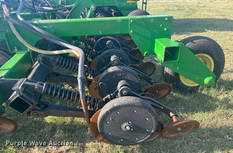 image for item DS8478 2004 John Deere 1890 CCS  air seeder