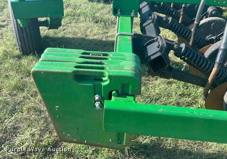 image for item DS8478 2004 John Deere 1890 CCS  air seeder