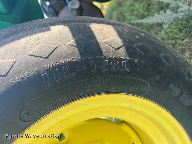 image for item DS8478 2004 John Deere 1890 CCS  air seeder