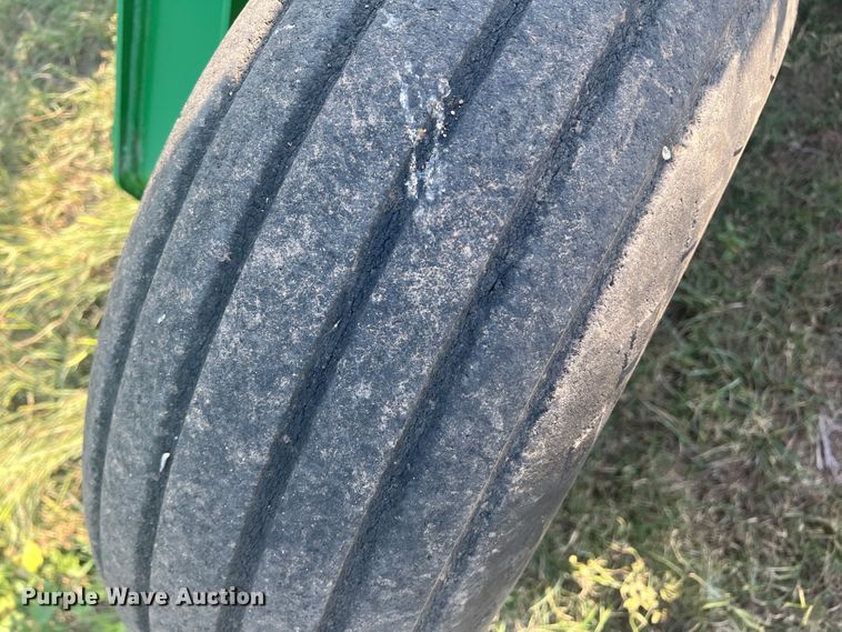 image for item DS8478 2004 John Deere 1890 CCS  air seeder