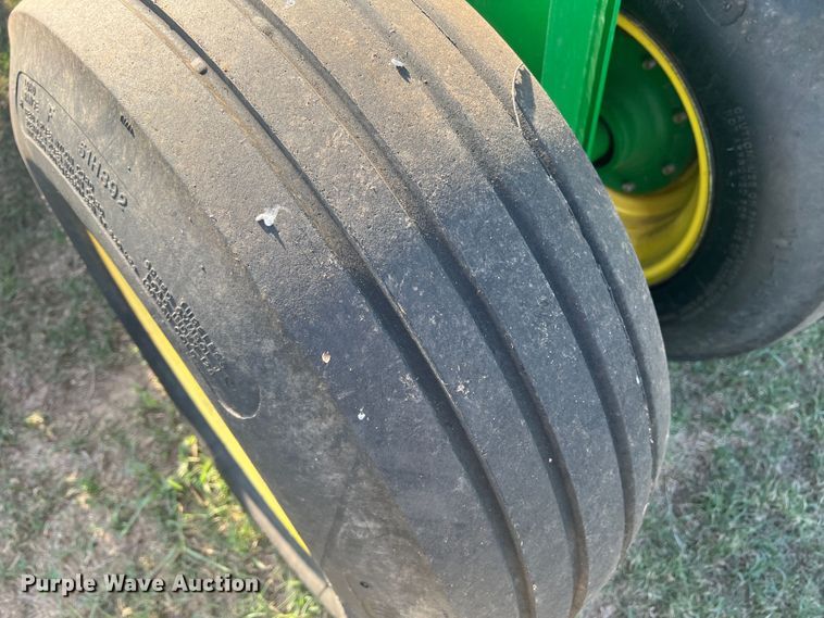 image for item DS8478 2004 John Deere 1890 CCS  air seeder