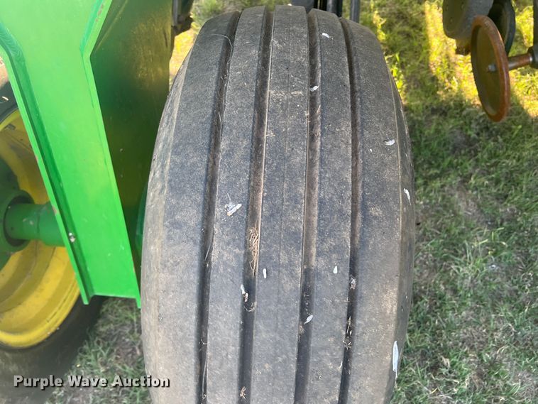 image for item DS8478 2004 John Deere 1890 CCS  air seeder