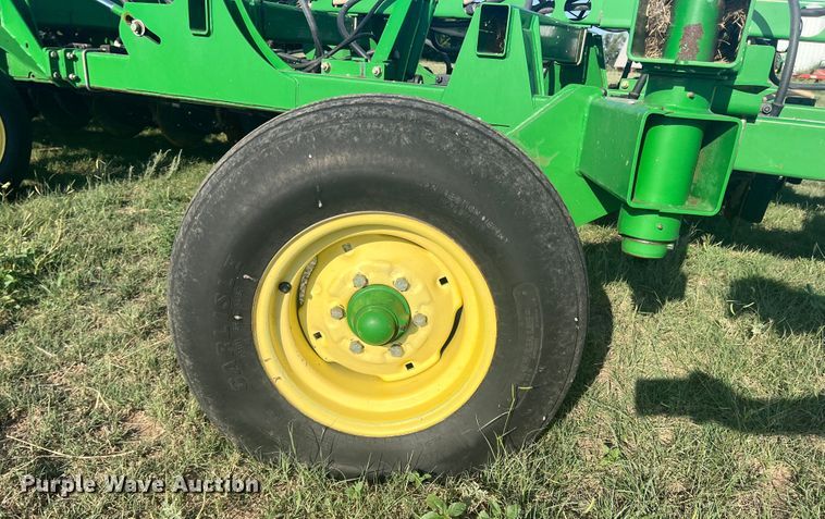 image for item DS8478 2004 John Deere 1890 CCS  air seeder