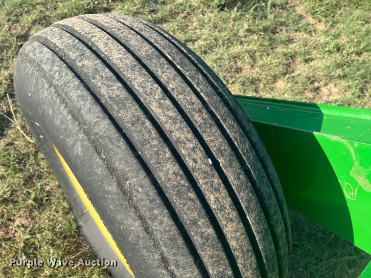 image for item DS8478 2004 John Deere 1890 CCS  air seeder