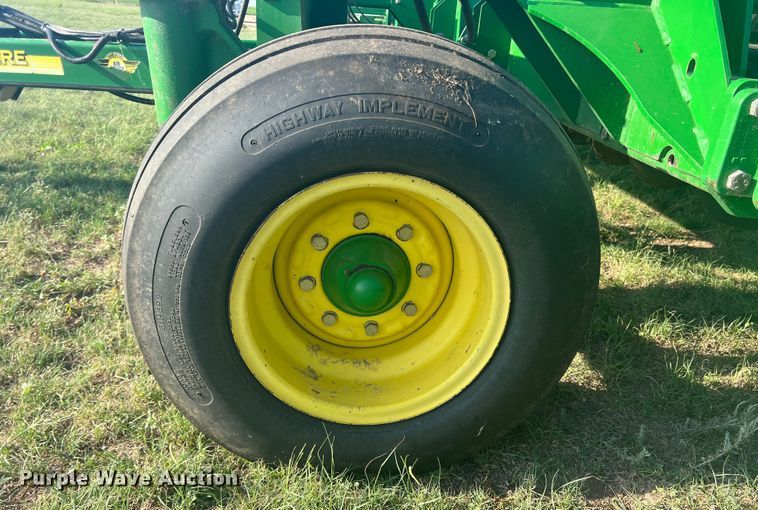 image for item DS8478 2004 John Deere 1890 CCS  air seeder