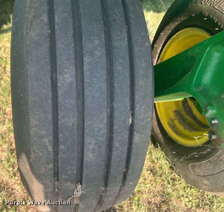 image for item DS8478 2004 John Deere 1890 CCS  air seeder