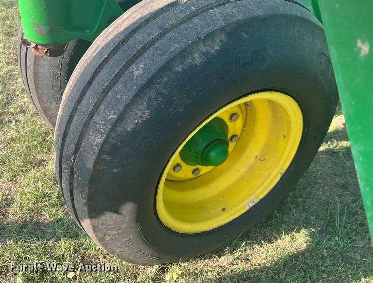 image for item DS8478 2004 John Deere 1890 CCS  air seeder