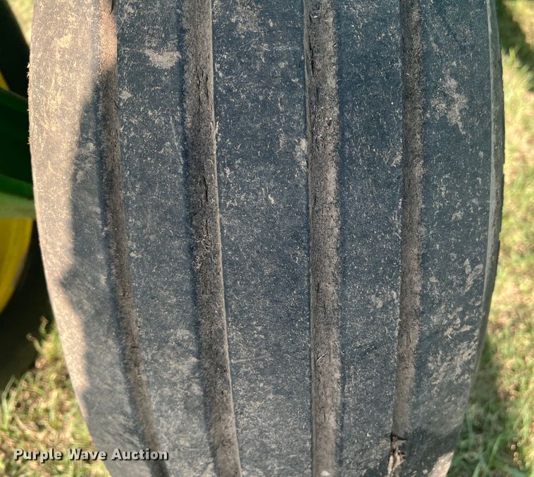 image for item DS8478 2004 John Deere 1890 CCS  air seeder