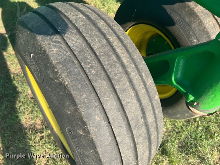 image for item DS8478 2004 John Deere 1890 CCS  air seeder