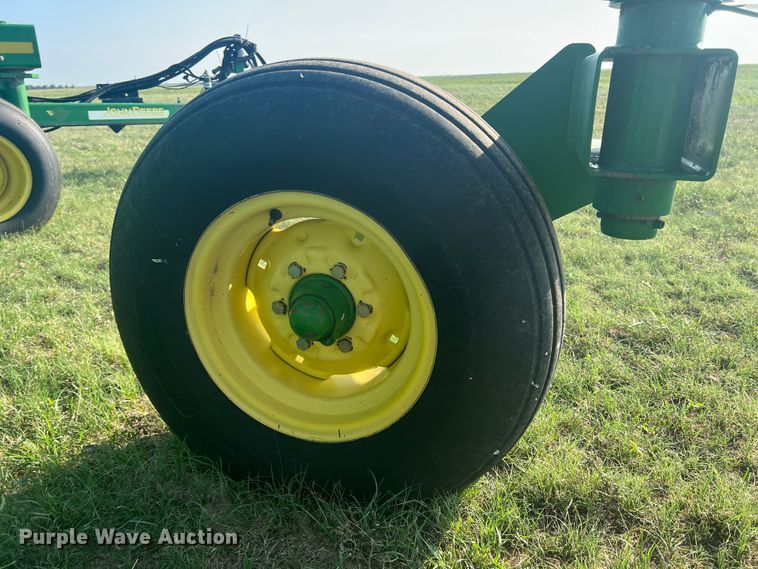 image for item DS8478 2004 John Deere 1890 CCS  air seeder