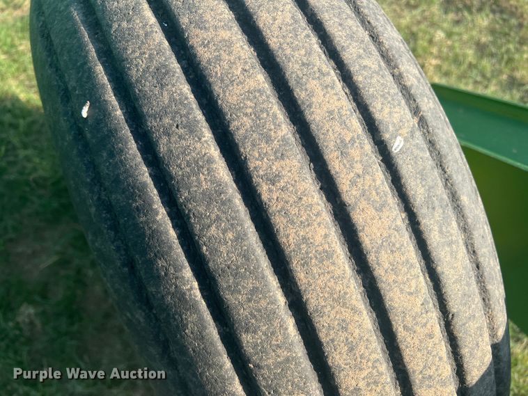 image for item DS8478 2004 John Deere 1890 CCS  air seeder