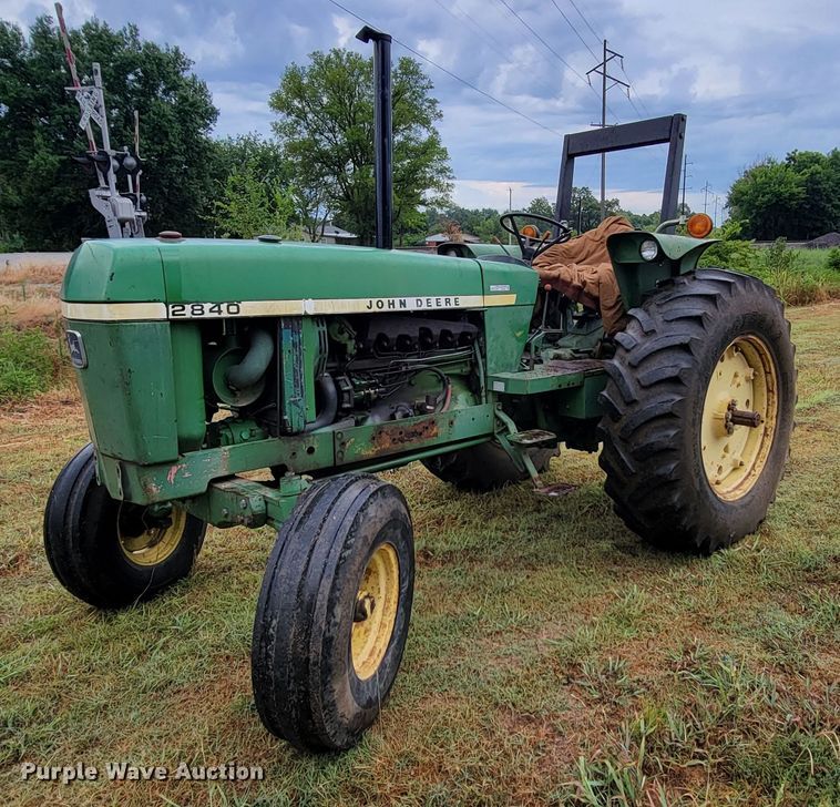 image for item HF9356 1979 John Deere 2840  tractor