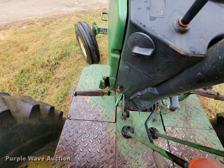 image for item HF9356 1979 John Deere 2840  tractor