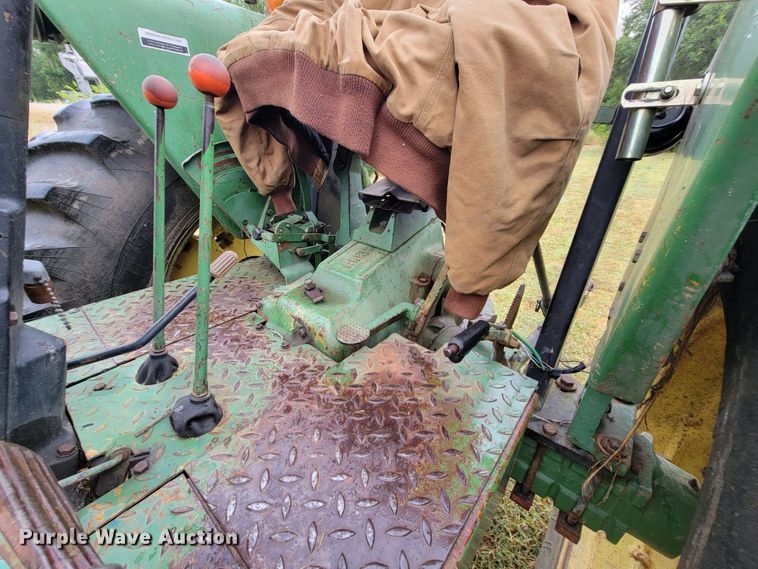 image for item HF9356 1979 John Deere 2840  tractor