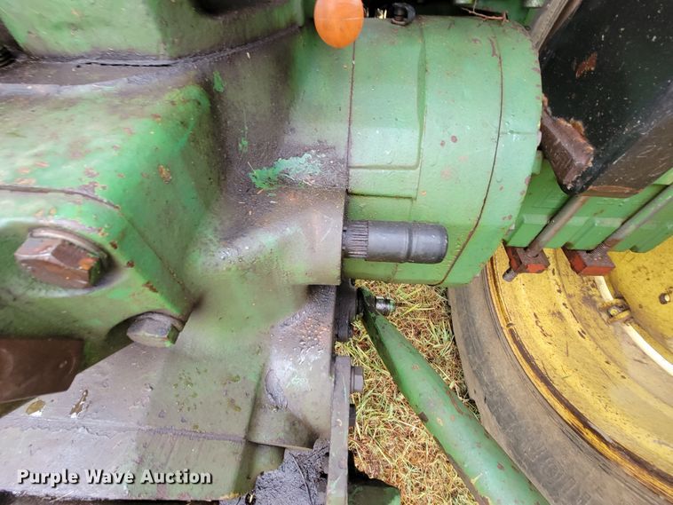 image for item HF9356 1979 John Deere 2840  tractor